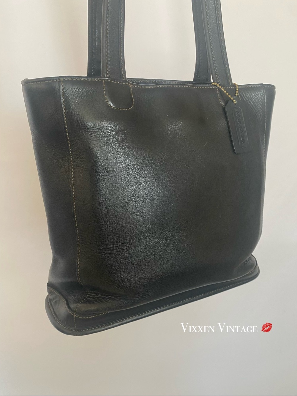 COACH 1993 GLOVE TANNED LEATHER 'D0N-9305 BLEEKER BUCKET TOTE' IN BLACK